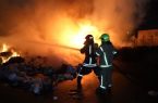 حریق در انبار ضایعات جاده قمصر در کاشان حریق در انبار ضایعات جاده قمصر در کاشان