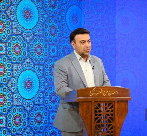 هدایت دکلهای مخابراتی اصفهان از پشتبام منازل مسکونی بهسمت فضاهای عمومی