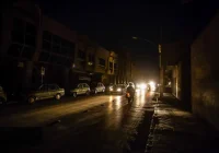 مردم و صنایع مقصر نیستند؛جای خالی دولت در بحران برق