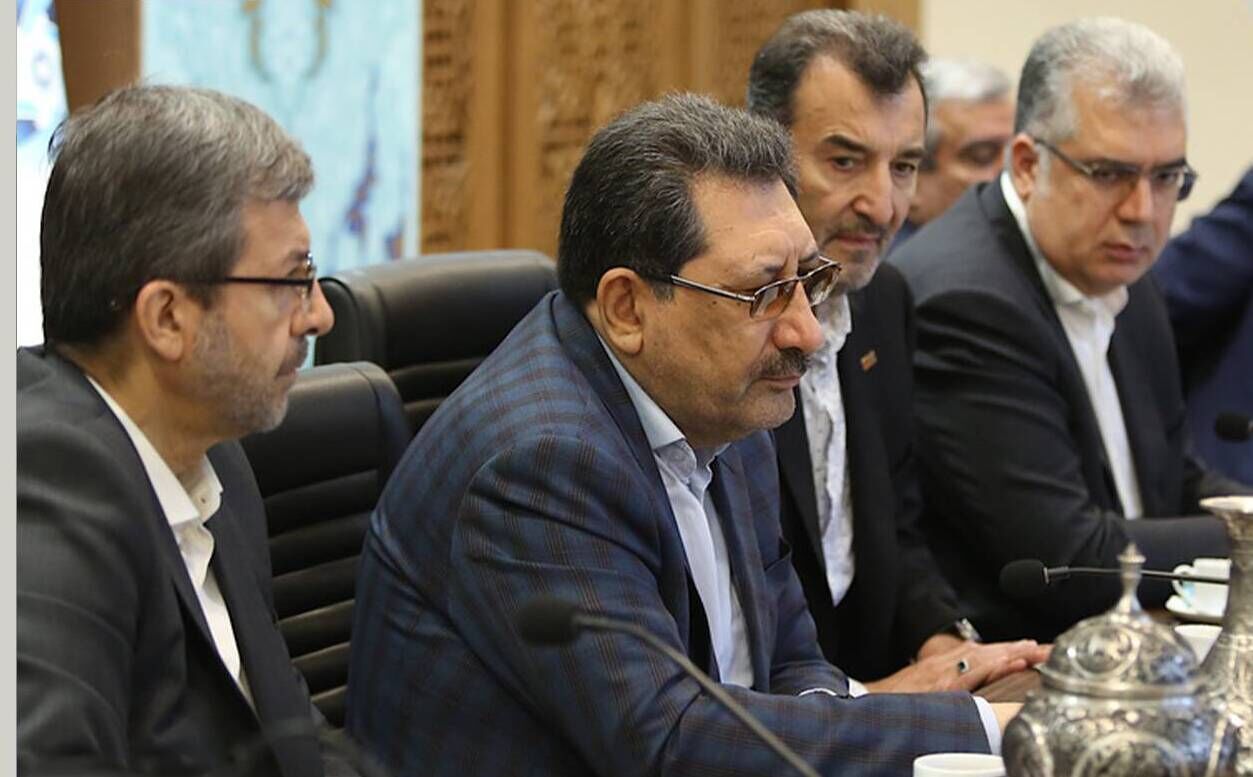 استاندار اصفهان خواستار نگاه ملی به ظرفیتهای صنعتی استان شد
