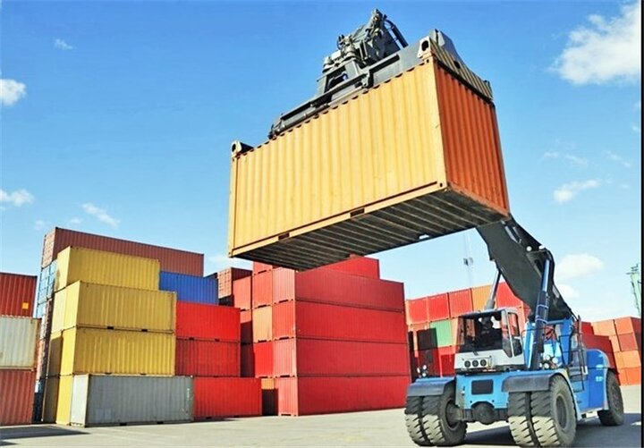 ۶۱۸ هزار تن کالا از گمرکات اصفهان در چهار ماه امسال صادر شد