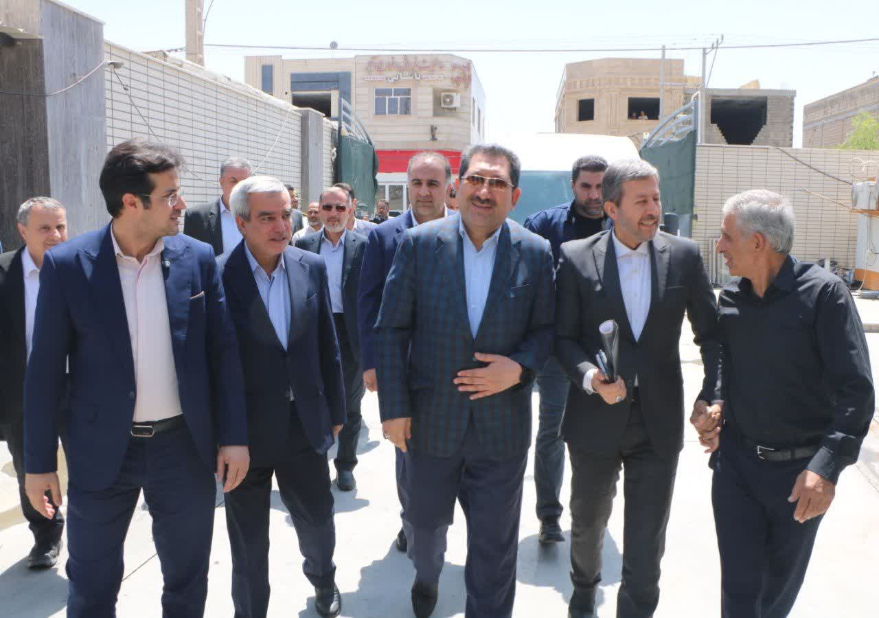 وزیر صمت به برخوار رفت تا از نزدیک زخمهای جنگی صنعت را ببیند؛ بازدید میدانی از خط مقدم تولید