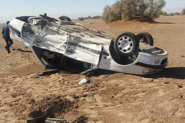 واژگونی سمند در فریدن ۴ فوتی برجا گذاشت/ خواب‌آلودگی راننده حادثه‌ساز شد