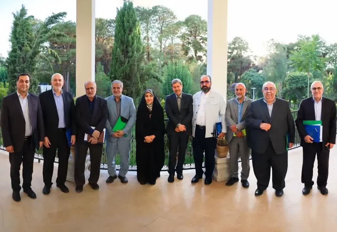 اعطا حکم مدیرعامل پالایشگاه اصفهان در شورای علمی بنیاد نخبگان استان اصفهان
