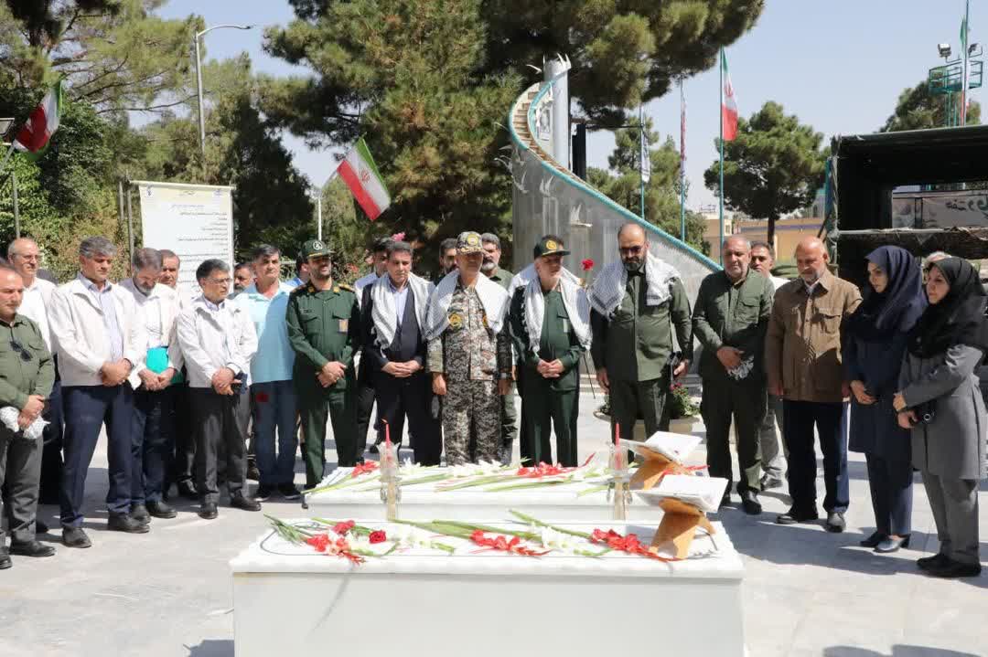 تجلیل از رزمندگان و ایثارگران پالایش نفت اصفهان در هفته دفاع مقدس