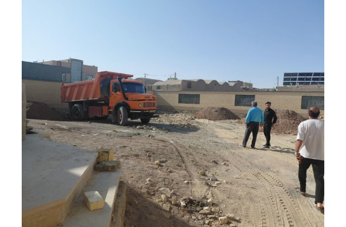 تلاش کامیونداران ورزنه برای تسریع در بهره‌برداری مدرسه خیرساز