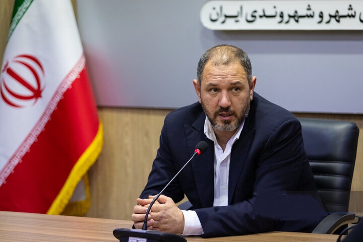 شوراها و شهرداران تحت تأثیر گمانهزنیهای انتخاباتی قرار نگیرند