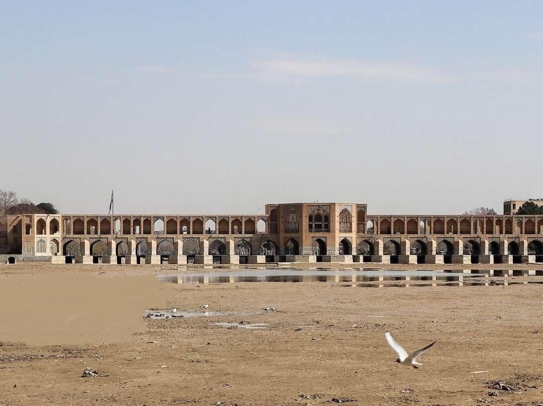 خشکی زاینده رود به دلیل سوء مدیریت ۲۰ ساله است
