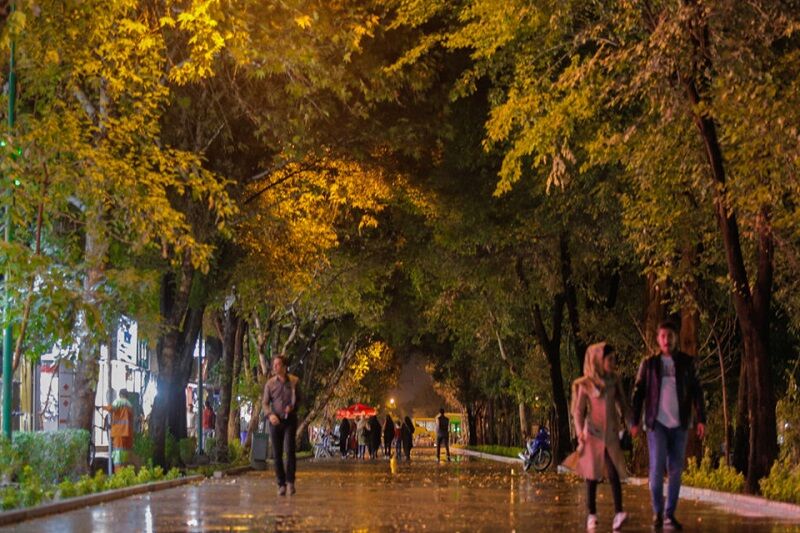 تورهای رایگان اصفهانگردی، گردشگری شبانه را در شهر فعال کرد تورهای رایگان اصفهانگردی، گردشگری شبانه را در شهر فعال کرد