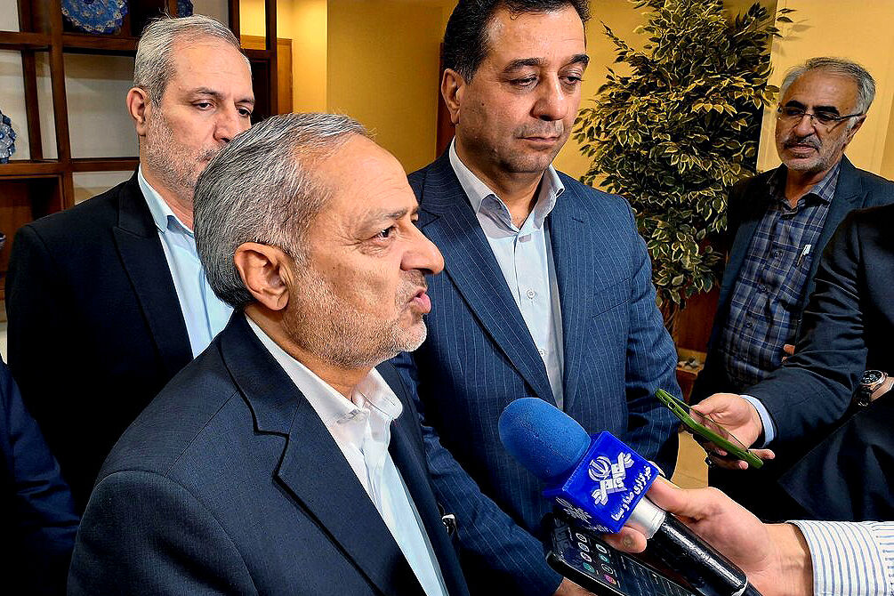 بسته معیشتی فرهنگیان فراتر از افزایش حقوق دنبال می‌شود