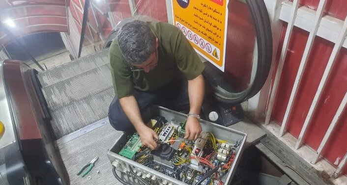 سامانه هوشمند پایش پل‌های عابرپیاده مکانیزه اصفهان راه‌اندازی شد